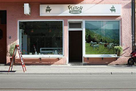探索位于柏林Mitte区Invalidenstraße 149的Fleischhandlung肉店,了解其丰富的产品选择、优质服务以及灵活的营业时间,为美食爱好者提供最实用的购物指南和体验建议。
