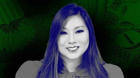 在SEC与CFTC联合圆桌会议后,CFTC专员卡罗琳·范宣布长期存在的监管"地盘之争"已成过去。文章深入分析这一转折对美国加密货币监管生态、市场参与者合规策略、以及未来立法与执法路径的深远影响,并提供企业与投资者应对监管变化的实务建议。
