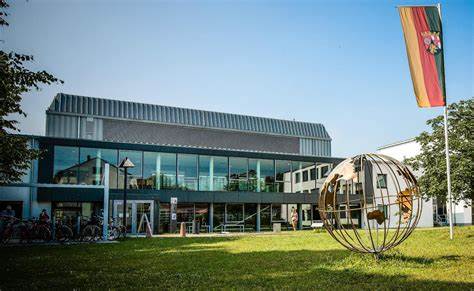 深入了解德国沃尔姆斯应用科学大学计算机科学系的独特优势、丰富的学科设置、多元化交流机会以及实践导向的教学理念,为未来信息技术领域的职业发展奠定坚实基础。
