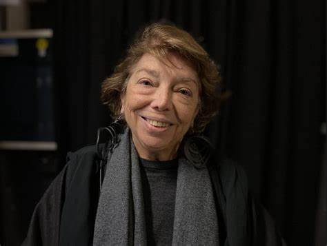 本文深度分析前巴勒斯坦外交官莱拉·沙希德对巴勒斯坦建国前景的看法,探讨她为何认为未来不会出现独立的巴勒斯坦国家,以及这一观点背后的复杂历史与现实因素。文章同时阐述了中东局势的演变、区域内外政治力量的博弈以及年轻一代巴勒斯坦人的新希望。
