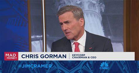 KeyCorp作为一家区域性银行,其坚实的业务基础和良好的增长前景受到了知名财经评论员吉姆·克莱默的青睐。他认为KeyCorp不仅具备显著的增长潜力,且估值合理,是值得关注的投资标的。本文深入剖析KeyCorp的业务模式、财务表现以及未来发展机遇,助力投资者把握潜在的投资良机。
