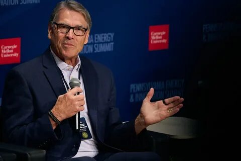 Fermi以6.83亿美元完成上市募资后股价大幅上涨,市场反应与潜在驱动因素、估值逻辑、投资者应关注的财务指标和长期风险并存,帮助读者全面评估这一突发资本市场事件的含义与投资启示。
