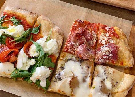 探索罗马最受欢迎的披萨店,深入了解各家餐厅的特色与魅力,助您在罗马寻找地道美味的披萨经历。掌握选店技巧,享受正宗意大利披萨的风味盛宴。
