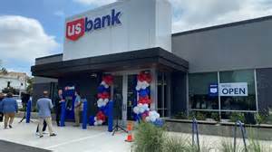 消费者金融保护局提前结束对美国银行和苹果公司的监管令,彰显其对合规改进的认可,为金融科技领域带来新的监管趋势与启示。本文深入解析监管背景、具体案件、影响及未来展望,助力企业和消费者理解监管动向。
