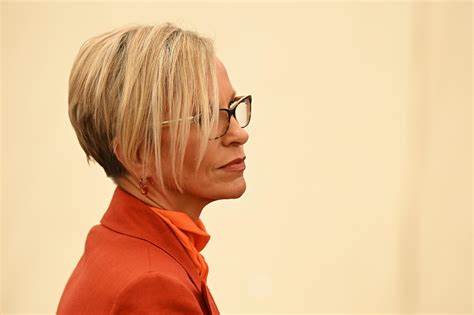 GSK掌舵人Emma Walmsley拟离任:对公司、投资者与行业的深远影响解析
