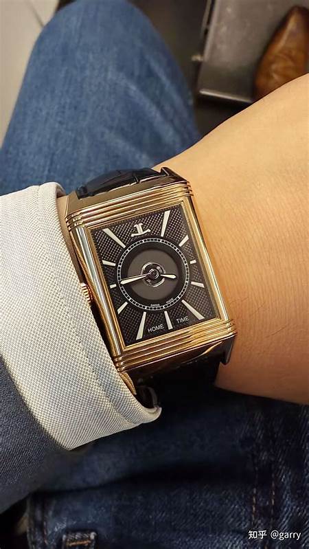 对积家Reverso(翻转系列)与Master(大师系列)从历史、设计、机芯、佩戴场景、价格与保值、维护和选购策略等多维角度进行深入解析,帮助读者根据个人风格与需求做出更合适的选择
