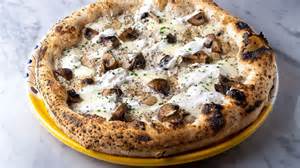 深入了解La Pizzería马德里,这里为您呈现真正的那不勒斯披萨,采用意大利顶级食材和传统工艺,提供丰富的美味选择和极致的用餐体验。
