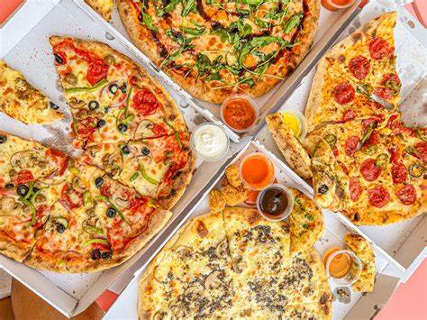 探索沙特吉达最受欢迎的披萨餐厅,从正宗的意大利风味到创新的本地特色,满足各种口味需求。本文深入介绍吉达各大披萨餐厅的特色、环境、价格及服务,助您轻松选择最佳用餐地点,体验别具一格的美味披萨。
