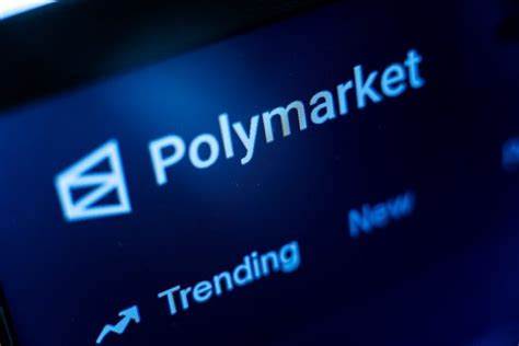 Polymarket在取得美国商品期货交易委员会关于事件合约报告与记录的"无行动"立场后,正积极筹备重返美国市场。文章评估监管细节、技术与合规挑战、历史争议与市场机遇,解析对用户、投资者与行业的潜在影响与未来发展路径。

