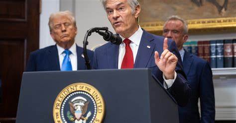 随着人工智能技术的发展,美国医疗保险系统正在探索运用AI辅助审批医疗服务的可能性,以提升效率、控制成本,但也引发了广泛的关注与争议。本文深入分析了AI介入医疗保障审批的现状、潜在益处与风险,以及对患者和医疗从业者的影响。
