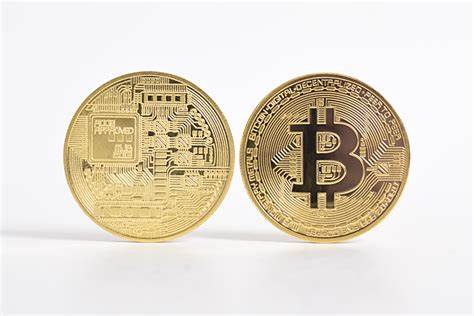 随着数字货币和区块链技术的迅猛发展,传统贵金属与新兴数字资产之间的竞争日益激烈。澳大利亚证券交易所(ASX)多家公司纷纷押注数字代币,然而代币化黄金作为结合传统与创新的金融工具,是否能挑战比特币,成为未来主流货币形式,引发广泛关注。
