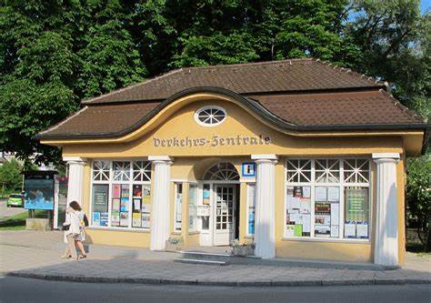 提供有关 Deutsche Post Herrsching am Ammersee 营业时间、地址、服务项目、访问建议与替代邮寄方案的详尽导览,帮助居民与游客高效完成邮政事务。
