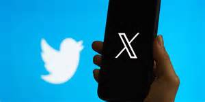 随着学术界对社交平台专业价值的重新评估,研究显示越来越多科学家放弃X并向Bluesky迁移。文章回顾相关研究数据、分析迁移动因与平台差异,探讨对学术传播、社群建设与平台可持续性的影响,并给出科研人员在新平台上建立专业影响力的实用建议。
