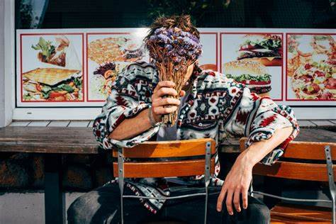 Fynn Kliemann 的 NFT 拍卖引发了广泛关注和争议。本篇文章深度解析了拍卖过程中出现的问题和争议,揭示了为何最高出价者未能成功获得 NFT 的背后原因,以及由此带来的法律和行业影响。
