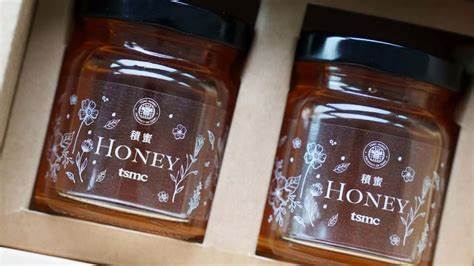 聚焦台积电如何通过与当地养蜂人合作打造品牌蜂蜜'集蜜',展现其在半导体制造之外的生态环保成就与可持续发展努力。本文深入探讨台积电的环保举措如何促进生物多样性恢复,以及其对环保资源管理的创新实践。
