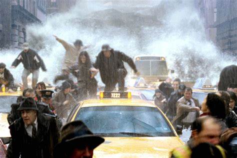 探讨大西洋经圈翻转环流(AMOC)减缓对全球气候的深远影响,揭示其对欧洲、北美及热带地区气候、生态系统和人类生活的潜在威胁,强调碳排放控制的重要性与未来应对之策。
