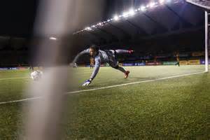 探索Cathie Wood支持的体育股票Brera Holdings(即将更名为Solmate)因重大战略转变和Solana生态系统布局而引发的市场热潮,分析其背后的投资逻辑和数字资产趋势。解读该公司如何从体育产业转型为区块链基础设施运营商,以及这对加密货币和科技板块的深远影响。
