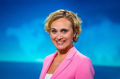 全面介绍德国知名主持人卡伦·米奥斯加继承Anne Will主持的ARD全新谈话节目,涵盖节目内容定位、播出时间安排以及首期节目嘉宾阵容详情,解读其对德国政治话题的深入探讨与未来发展前景。
