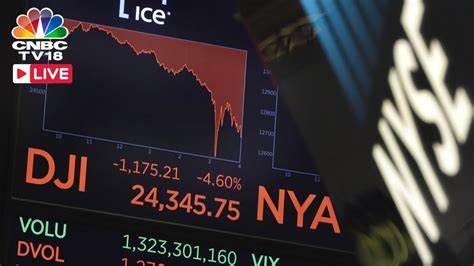 全球股市近期表现引发广泛关注,道琼斯指数、标普500以及纳斯达克期货在经历了华尔街历史性涨势停滞后出现微幅回升。联邦储备政策、科技巨头动态以及宏观经济数据成为市场波动的关键因素。本文深入解析当前市场走势、影响因素及未来展望。
