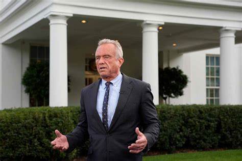 美国卫生与公共服务部及FDA推出处方药广告新规,或将对制药行业及电视广播产业造成深远影响,业内专家对此展开深入解读和前景分析。
