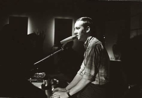 本文深刻剖析比利时知名传媒人Mike Verdrengh因数字录影机导致长达二十年的睡眠质量问题,回顾其媒体生涯发展历程及个人生活,探讨现代科技产品对人们生活和健康的深远影响。
