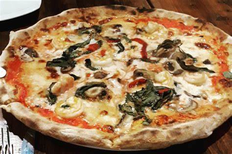 探索圣地亚哥最受欢迎的披萨店,从口味独特的传统意式披萨到创新融合风味,满足你的味蕾期待。了解当地人和游客一致推荐的最佳披萨地点,助你在圣地亚哥享受极致美食体验。
