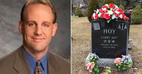 加里·霍伊作为一名备受尊敬的加拿大律师,因一场意外的演示事故而不幸丧生。本文深入探讨了他的生平、事发经过以及其背后工业安全和法律行业文化的启示。
