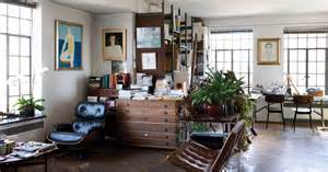 艺术家去世后,他们的工作室不仅是创作的遗址,更是灵感与记忆的容器。本文深入探讨了艺术家工作室的保存现状、文化价值及其对艺术遗产传承的重要意义。
