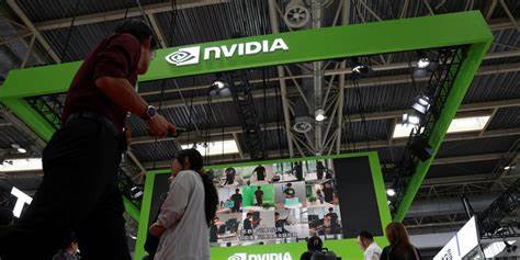 解析近期科技行业交易动态及央行降息政策如何联手推动股市创下历史新高,探讨其背后的经济影响与未来趋势。
