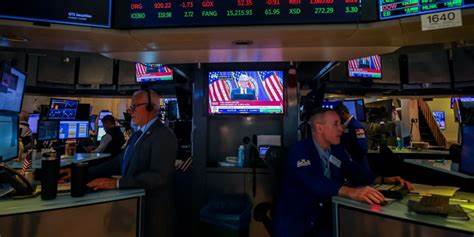 随着美联储预期降息以及经济复苏的信号增强,华尔街的"高温运转"交易成为推动股票市场不断创纪录的重要动力。这种交易策略反映了投资者对经济重燃增长的乐观预期,本文深入探讨了这一现象背后的原因及其对未来市场走向的影响。
