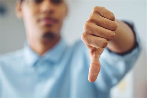 预测:三只严重高估的股票将在18个月内回归现实
