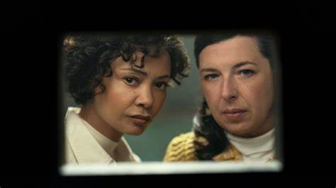 探索当前在荷兰Netflix平台上最受欢迎的电视剧,详细介绍每部剧的剧情亮点、制作背景以及观众反馈,帮助观众快速发现值得一看的精彩内容。文章结合最新数据和用户评价,呈现荷兰观众的观看趋势和偏好。
