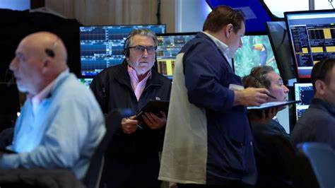S&P 500 Loses Steam but Ekes Out Gain at the Close