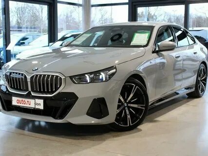 深入探讨BMW 5系G61 530e的驾驶感受、内饰设计、动力表现以及用户反馈,全面呈现这一车型在现代豪华中型车市场中的独特魅力与不足之处。
