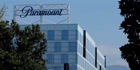 随着影视行业整合趋势加剧,派拉蒙影业与Skydance Media在拉里·埃里森的资金支持下,准备发起对华纳兄弟探索公司的收购竞标,引发市场广泛关注。
