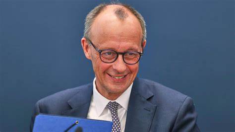 弗里德里希·梅尔茨作为德国基督教民主联盟的重要政治人物,经历了从欧洲议会议员到德国联邦总理的政治历程。他的政治主张、经济理念及外交策略对德国乃至欧洲政坛产生深远影响。本文全面解析梅尔茨的生平、政治历程及其执政理念。
