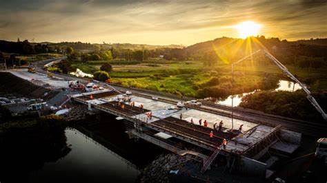 深入解析OxCon 2025的最新进展,揭示其在技术创新和行业变革中的重要作用,探索未来智能更新时代的机遇与挑战。
