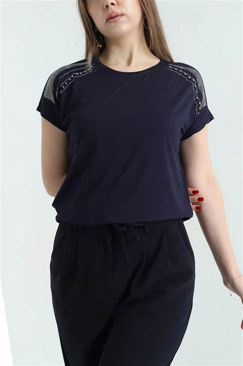 深入解析Petrol Bisiklet Yaka Desenli Kadın Süprem Bluz这款女性服饰的设计亮点与穿着体验,帮助时尚爱好者了解其独特风格和材质优势,以及如何搭配展现个人魅力。
