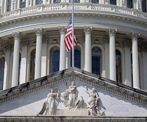 2025年8月,美国公布了令人瞩目的财政数据显示,财政赤字高达3450亿美元,净利息支出成为政府第三大开销,黄金和比特币价格同步上涨。在全球经济面临多重挑战的背景下,这一趋势反映了美国财政压力及投资者对避险资产的需求变化。
