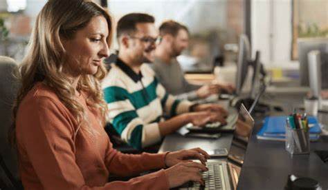 ChatPerson作为一款创新的真实智能服务,通过真人回答用户疑问,重新定义了人机交流模式。本文深度探讨了ChatPerson的功能特点、优势及其在未来智能服务领域的潜力,为读者全面呈现这一独特平台的价值。
