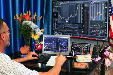 本文深入探讨了知名财经评论员吉姆·克莱默对投资管理公司联盟伯恩斯坦(AllianceBernstein)的看法,解析其高收益股票为何实际上并非高风险资产,结合最新财务数据与市场动态,帮助投资者理性评估该股票的投资价值。
