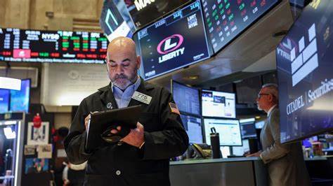 深入剖析油价期货近期三连涨后出现调整的原因,探讨影响油价波动的多重因素以及未来油市可能的发展趋势。
