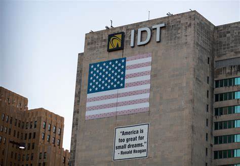 解析IDT Corporation的业务结构、增长动力与风险点,围绕NRS、BOSS Money与net2phone三大板块,探讨公司达到2028年13亿美元收入与1.049亿美元盈利目标的可行性与影响因素,为投资者与行业观察者提供深度参考
