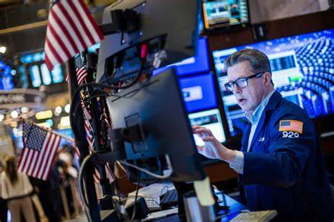 深入剖析今日股市表现最为活跃的多支股票,包括科技巨头、医药先锋及房地产新秀,帮助投资者洞察市场趋势和潜在机会。本文从多角度探讨这些重点股票的异动原因及未来走势,提升投资决策质量。
