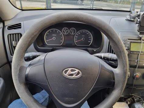 深入解析2009款现代Hyundai i30 1.4汽油车型在使用过程中常见的启动困难、发动机抖动等问题,结合车主实际维修经历,提供全面的故障排查建议与维护方案,帮助车主延长车辆寿命并提升驾驶体验。
