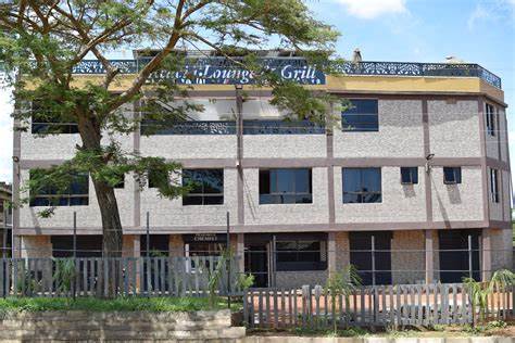 Acacia Lounge & Grill坐落于布达朗吉, 提供现代化设施与天然美景融合的独特体验。凭借高端客房、环保能源利用及周到的客户服务, 这里是追求放松与品质假期游客的不二之选。
