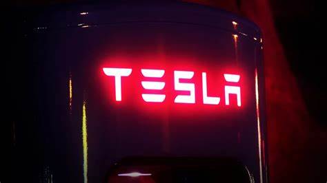 随着人工智能技术的迅猛发展,特斯拉股票的市场表现引起了众多投资者和分析师的关注。一位知名分析师近日上调了对特斯拉的评级,并明确指出其作为人工智能领域投资的潜力。这背后有哪些关键因素和驱动点值得深度挖掘?本文解析特斯拉在人机交互、自动驾驶和智能制造等方面的领先优势,探讨其未来增长空间及投资价值。
