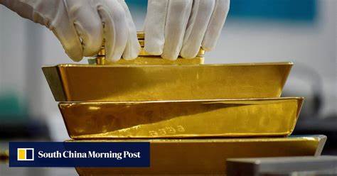 因台风影响,紫金矿业在香港的上市计划被迫推迟,分析此事件对公司及市场的影响,以及台湾及香港极端天气对金融市场的潜在冲击。
