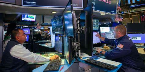 深入探讨季度财报制度的重要性及特朗普取消该制度可能引发的经济和市场风险,分析其对投资者透明度和公司治理的深远影响。
