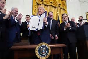 加密货币行业与传统银行之间的监管争议日益激烈,围绕稳定币法规的问题成为最新焦点,引发各方广泛关注和深入讨论。本文详细探讨了加密社群对银行行为的指责及其背后的法律和经济影响,揭示这一纷争对数字货币未来发展的深远影响。
